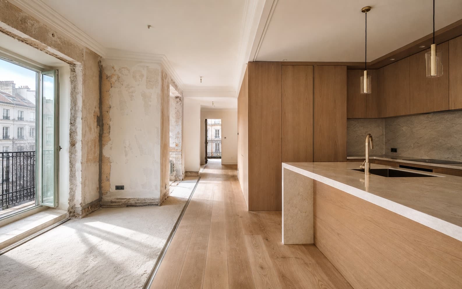 Piso de Madrid durante una reforma integral con cocina de madera ya instalada