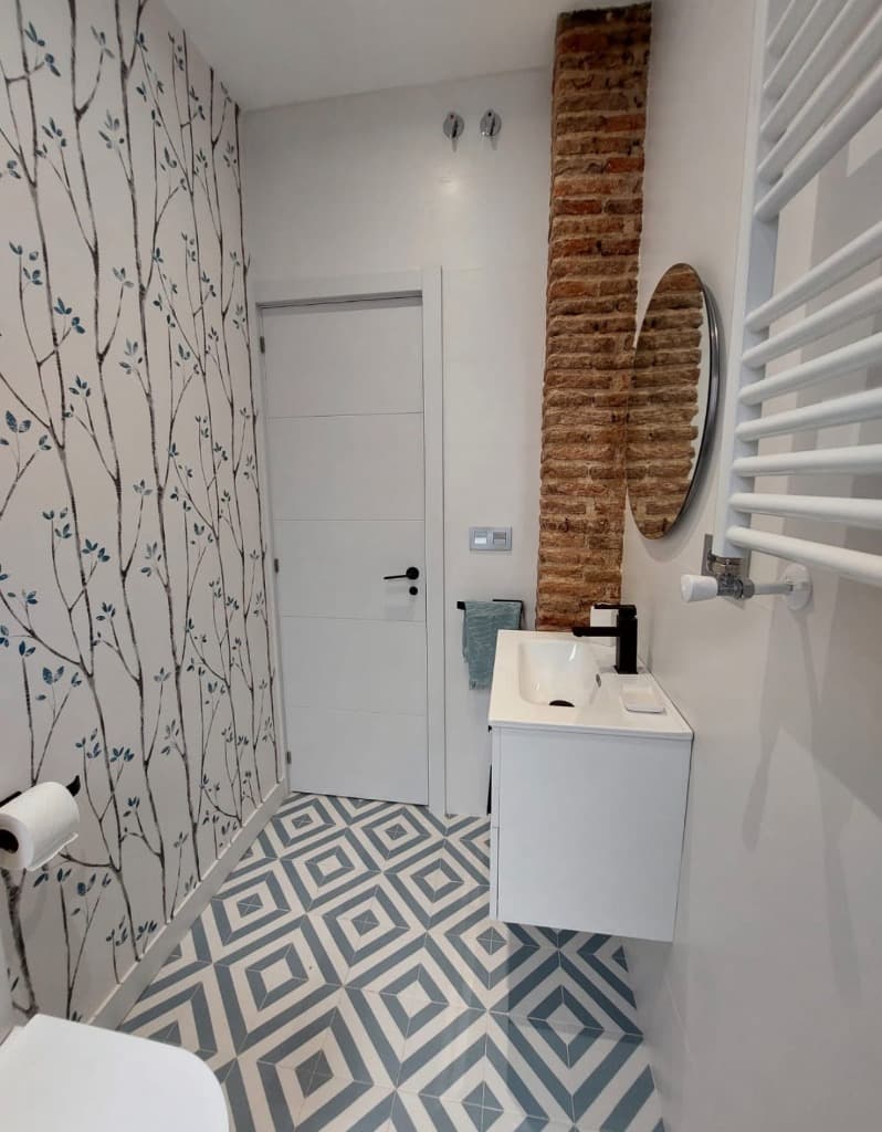 Reforma completa de baño en Madrid suelo hidráulico