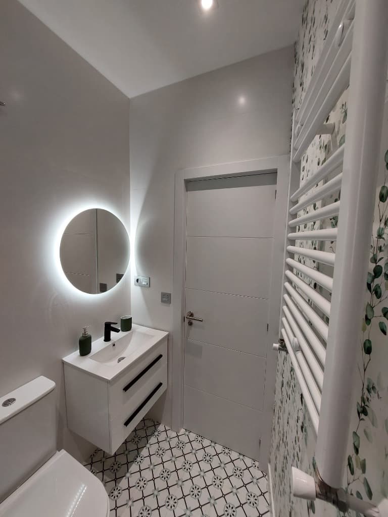 Baño con Espejo LED: fotografía 1 de 2