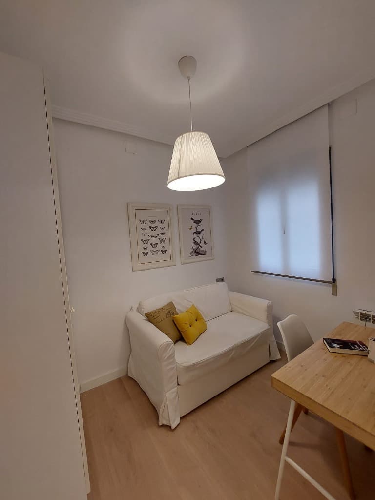 Dormitorio con Papel Pintado: fotografía 2 de 2