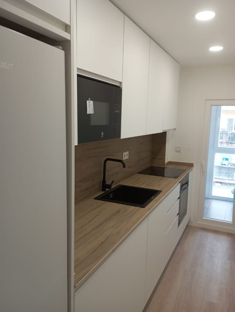 Cocina Blanca y Madera: fotografía 1 de 5